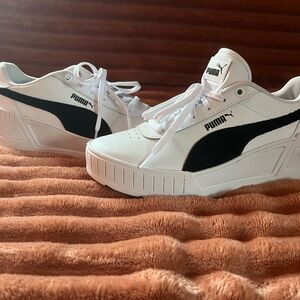 Puma Women’s Carmen Wedge Sneaker Size 9